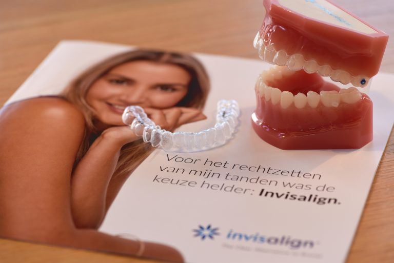 invisalign align doorzichtige beugel onzichtbare beugel metaalvrij nikkelvrij rechte tanden mooie lach mooie tanden mp3 tandartsen